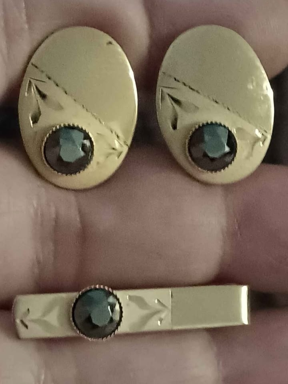 Classic Cufflink and Tie Bar Set with Dark Green Stone